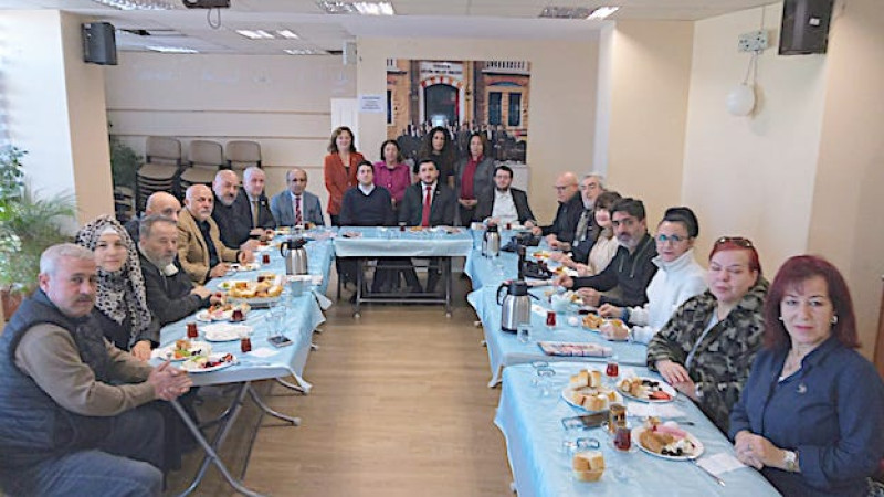 CHP Maltepe'den gazetecilere kutlama