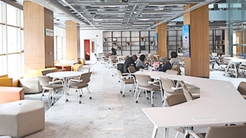 İstanbul Üniversitesi  Merkez Kütüphanesi modern  ortamıyla dikkat çekiyor