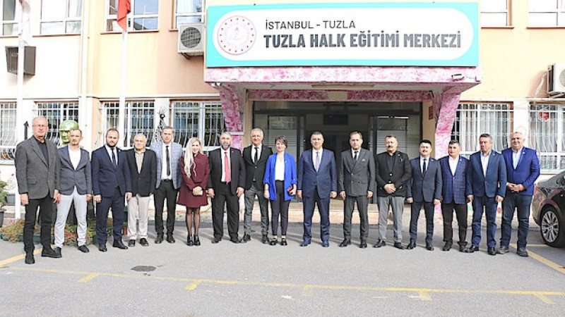 Tuzlalı muhtarlar Halk Eğitimi Merkezi’ne konuk oldu
