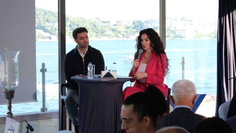 “Yeni Nesil Liderlik: Sezgiden Veriye, Geçmişten Geleceğe”